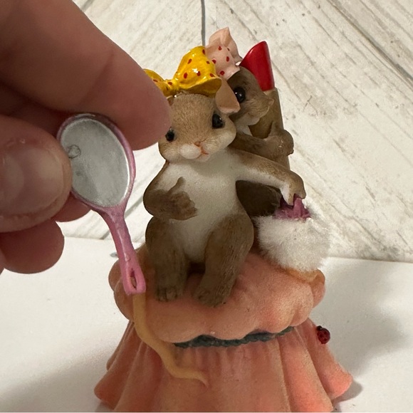 Fitz and Floyd charming tails “being sisters is a wonderful thing” - Picture 8 of 13